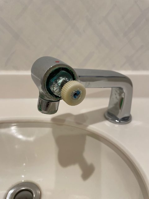トイレ手洗い用水栓金具交換 「LF-503」 | Handyman志木店